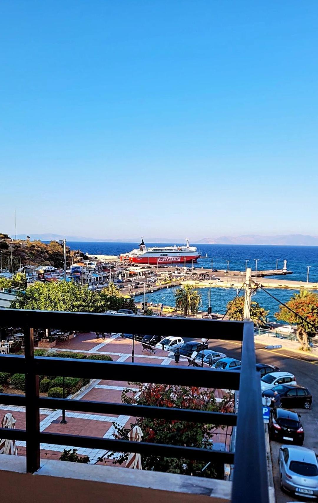 Апартаменты Blue Horizon Gem On The Port Рафина Экстерьер фото